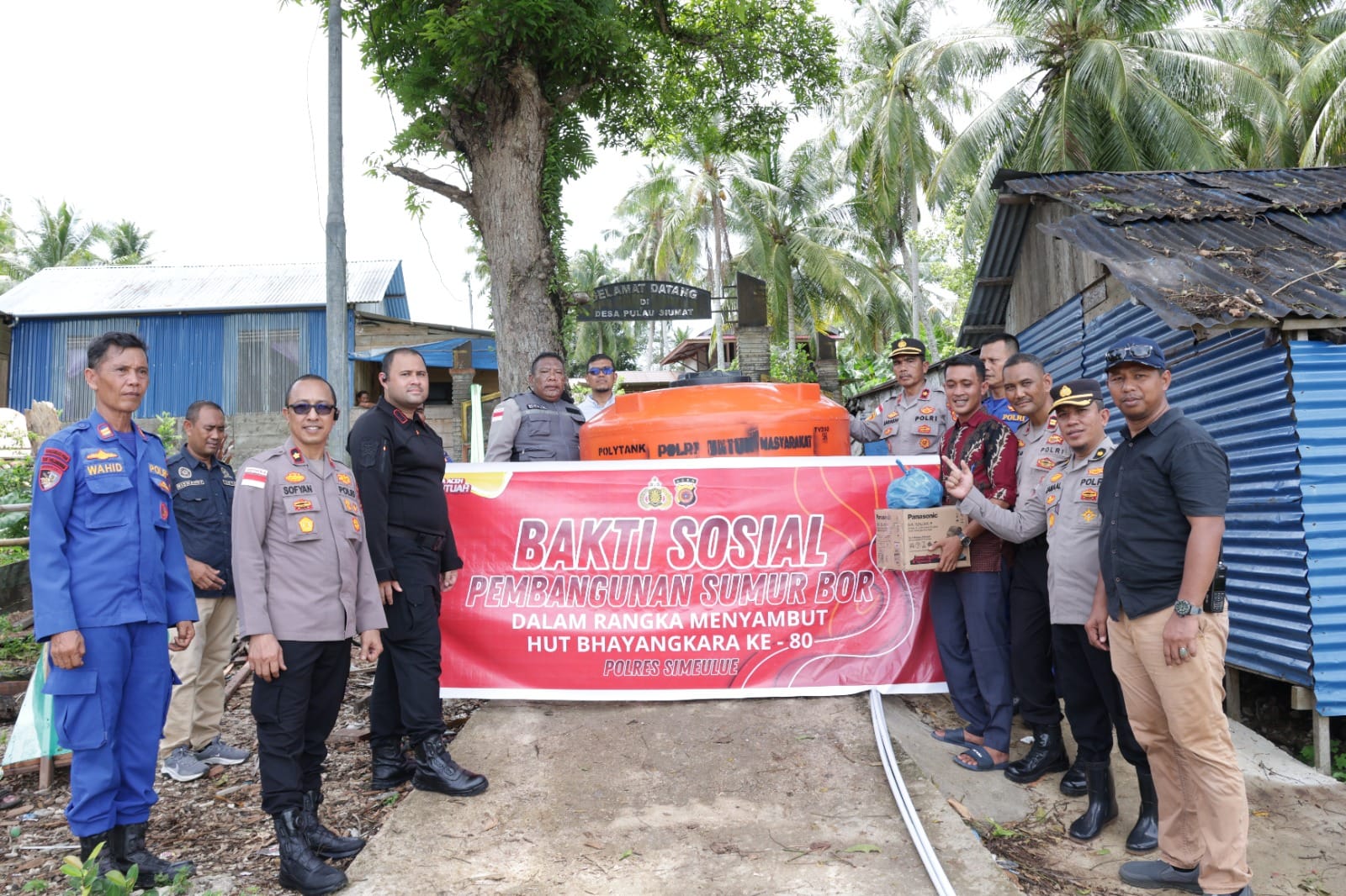 Polri Hadir di Ujung Pulau : HUT Bhayangkara ke-80, Polres Simeulue Obati Warga Dan Alirkan Air Untuk Pulau Siumat