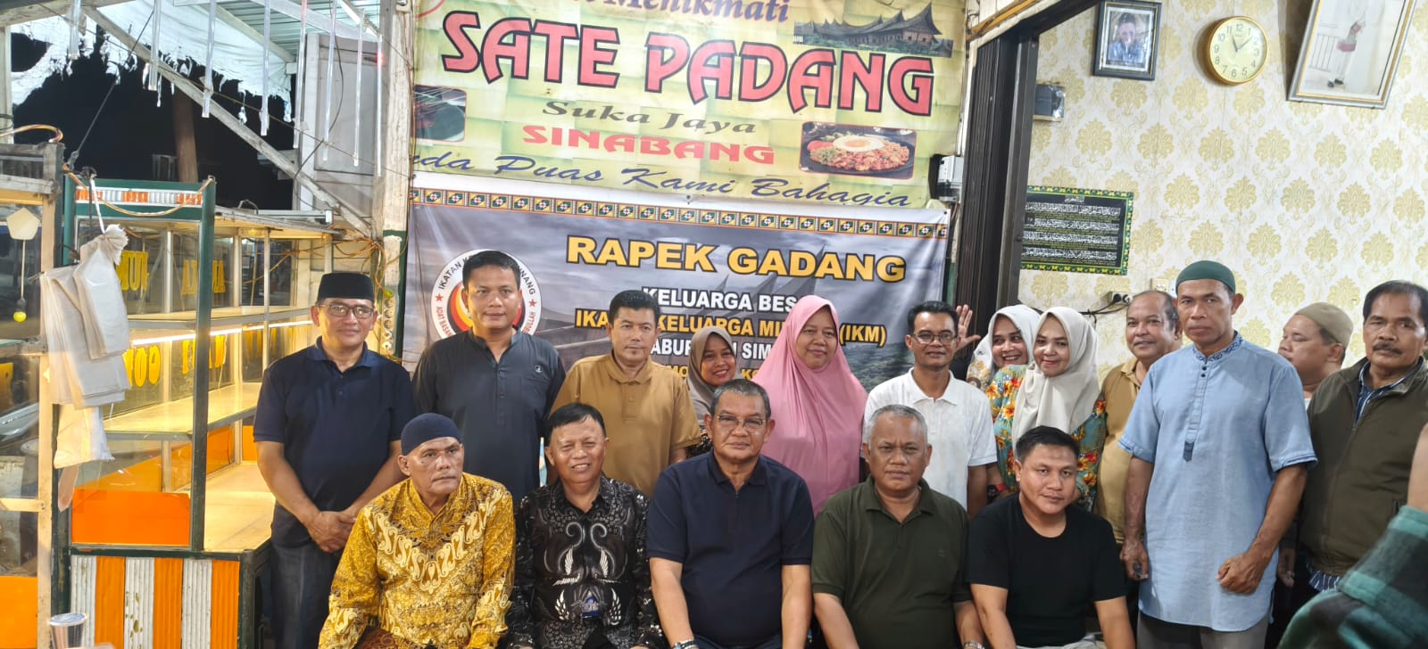 Silaturahmi di Warung Sate Padang, IKM Simeulue Titip Harapan Bale ke Iskandar DPRA